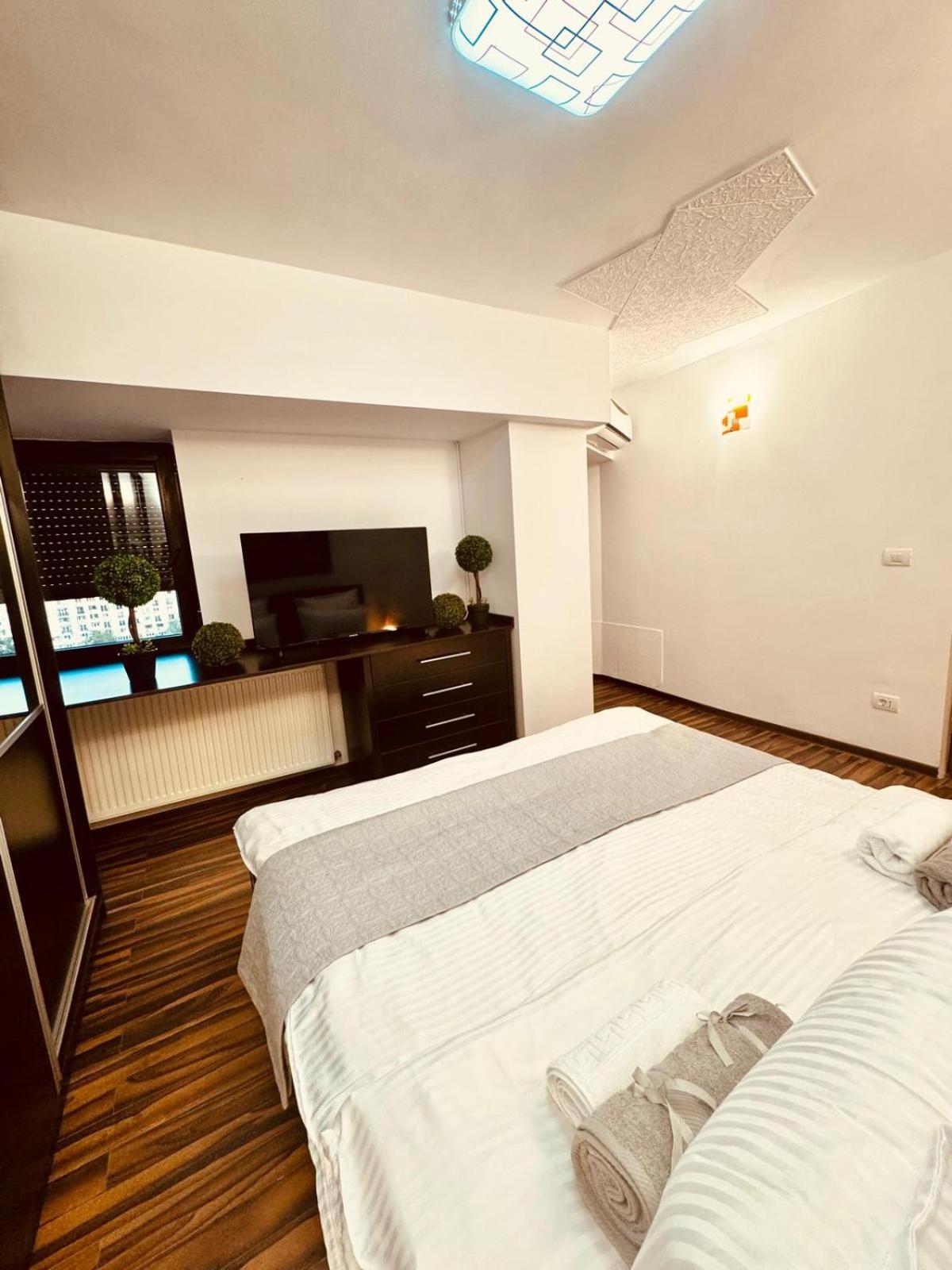 3 Unirii Square Alba Iulia 75 * Bucharest