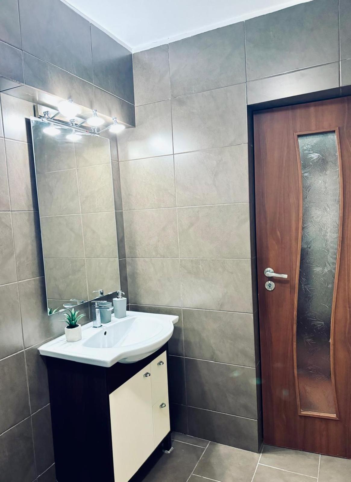 Apartment 3 Unirii Square Alba Iulia 75 *